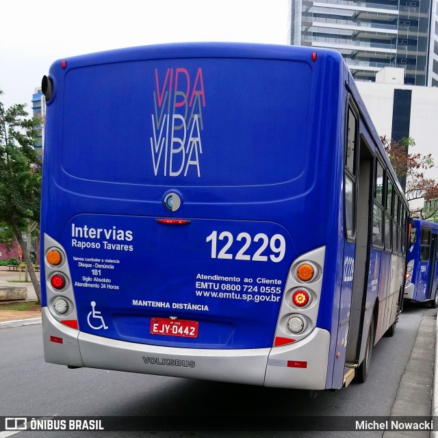 Auto Viação Bragança Metropolitana > Viação Raposo Tavares 12.229 na cidade de São Paulo, São Paulo, Brasil, por Michel Nowacki. Número da foto: #6352912.
