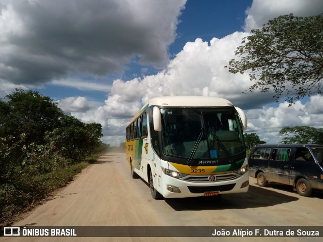 Empresa Gontijo de Transportes 3235 na cidade de Itacarambi, Minas Gerais, Brasil, por João Alípio F. Dutra de Souza. ID da foto: 6353474.