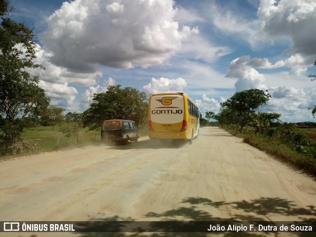 Empresa Gontijo de Transportes 3235 na cidade de Itacarambi, Minas Gerais, Brasil, por João Alípio F. Dutra de Souza. ID da foto: 6354054.