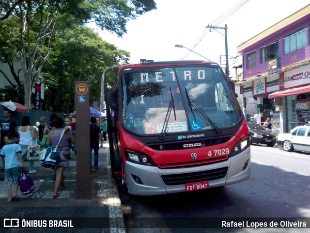 Pêssego Transportes 4 7029 na cidade de São Paulo, São Paulo, Brasil, por Rafael Lopes de Oliveira. Número da foto: #6353422.