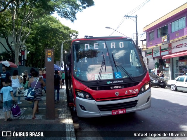 Pêssego Transportes 4 7029 na cidade de São Paulo, São Paulo, Brasil, por Rafael Lopes de Oliveira. ID da foto: 6353422.