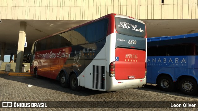 Expresso São Luiz 6890 na cidade de Caruaru, Pernambuco, Brasil, por Leon Oliver. Número da foto: #6361390.