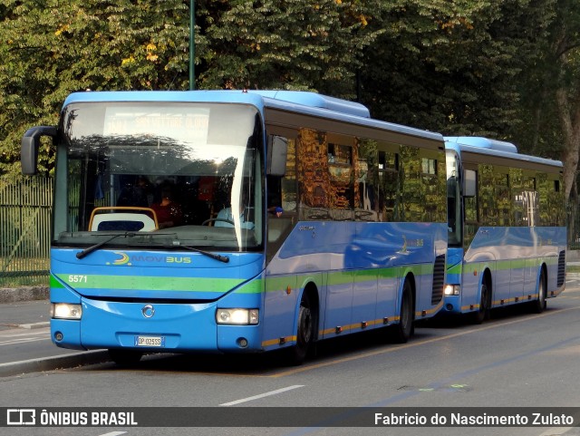 Movibus 5571 na cidade de Milan, Milan, Lombardy, Itália, por Fabricio do Nascimento Zulato. Número da foto: #6366739.