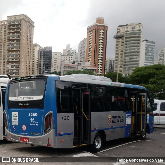 Cooperativa Fênix > Spencer Transporte 2 5250 na cidade de São Paulo, São Paulo, Brasil, por Felipe Goncalves do Vale. Número da foto: #6375489.