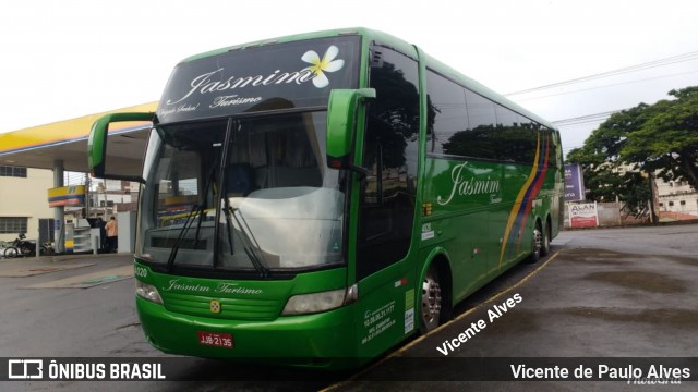Jasmim Turismo 4020 na cidade de Itaúna, Minas Gerais, Brasil, por Vicente de Paulo Alves. Número da foto: #6383420.