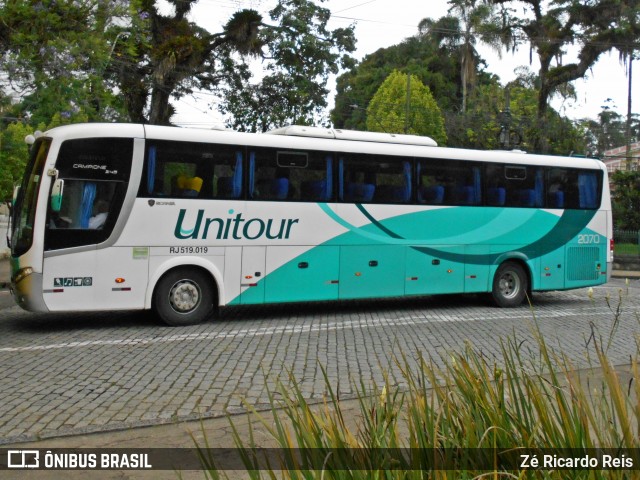 Unitour Transportes e Turismo 2070 na cidade de Petrópolis, Rio de Janeiro, Brasil, por Zé Ricardo Reis. Número da foto: #6384913.