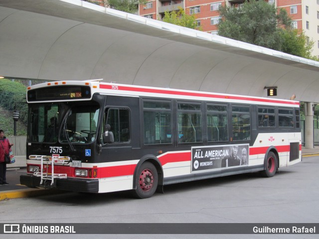 TTC - Toronto Transit Commission 7575 na cidade de Toronto, Ontario, Canadá, por Guilherme Rafael. Número da foto: #6321949.