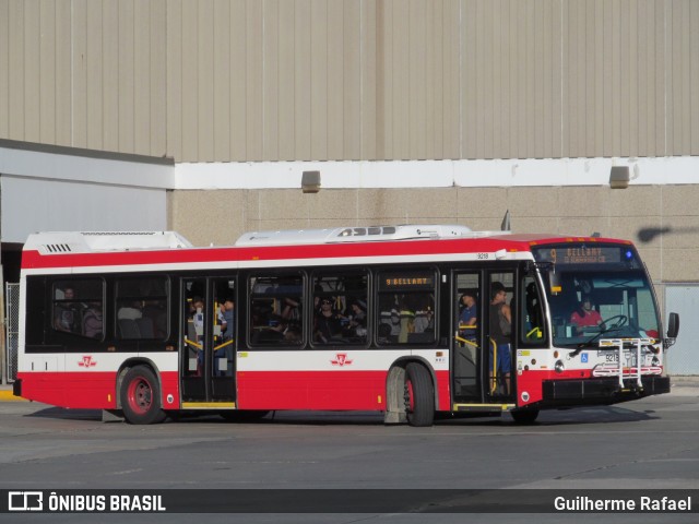 TTC - Toronto Transit Commission 9218 na cidade de Toronto, Ontario, Canadá, por Guilherme Rafael. ID da foto: 6321960.