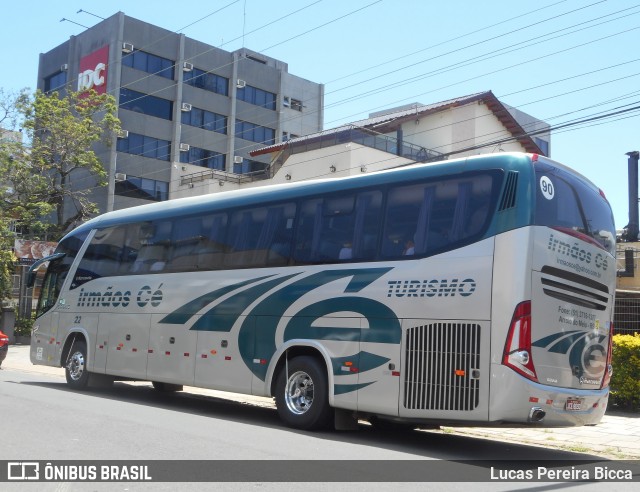 Irmãos Cé 22 na cidade de Porto Alegre, Rio Grande do Sul, Brasil, por Lucas Pereira Bicca. Número da foto: #6326415.