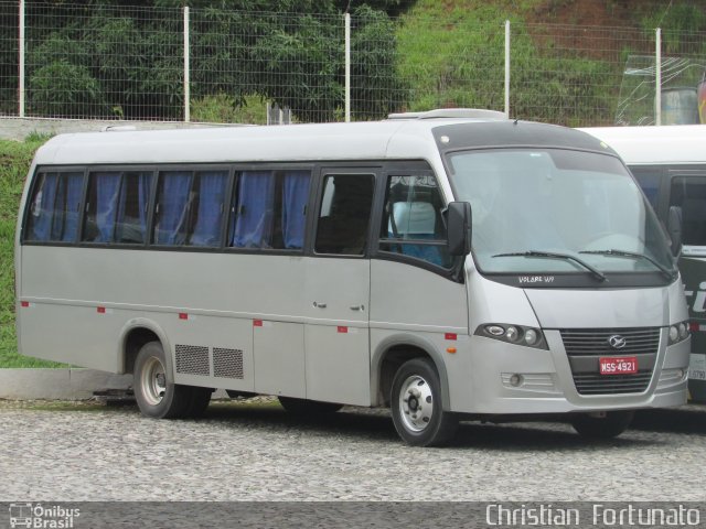 Ônibus Particulares 4921 na cidade de Ubá, Minas Gerais, Brasil, por Christian  Fortunato. Número da foto: #5732092.