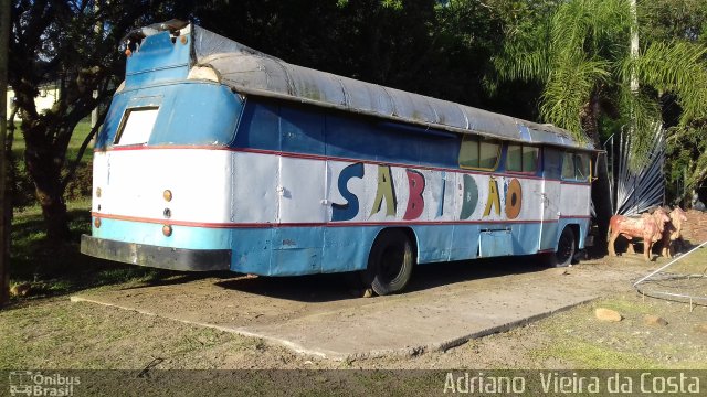 Ônibus Particulares  na cidade de Caraá, Rio Grande do Sul, Brasil, por Adriano  Vieira da Costa. ID da foto: 5732313.