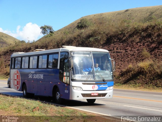 Viação São Silvestre 9757 na cidade de Itabirito, Minas Gerais, Brasil, por Felipe Gonzalez. ID da foto: 5748042.