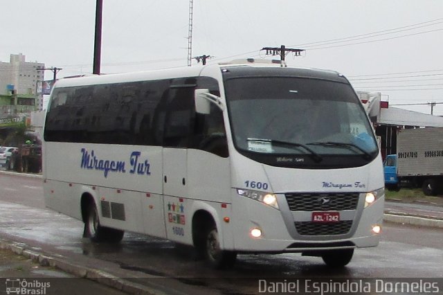 Miragem Tur 1600 na cidade de Tramandaí, Rio Grande do Sul, Brasil, por Daniel Espindola Dorneles. Número da foto: #5756697.