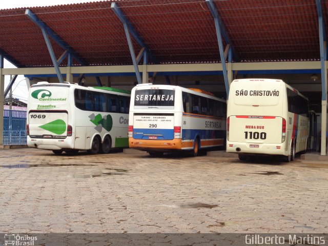 Empresa São Cristóvão 1100 na cidade de Paracatu, Minas Gerais, Brasil, por Gilberto Martins. ID da foto: 5770262.