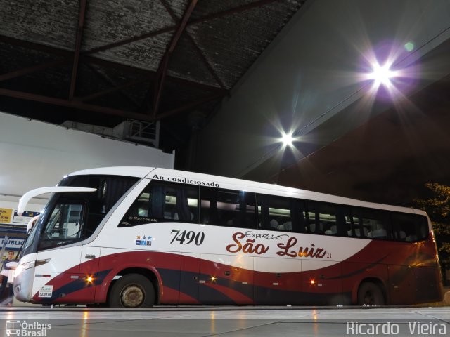 Expresso São Luiz 7490 na cidade de Goiânia, Goiás, Brasil, por Ricardo Vieira. Número da foto: #5770124.