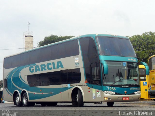 Viação Garcia 7986 na cidade de Maringá, Paraná, Brasil, por Lucas Oliveira . Número da foto: #5775363.