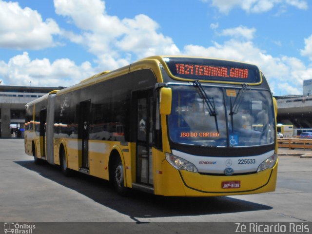 Viação Pioneira 225533 na cidade de Brasília, Distrito Federal, Brasil, por Zé Ricardo Reis. ID da foto: 5773607.