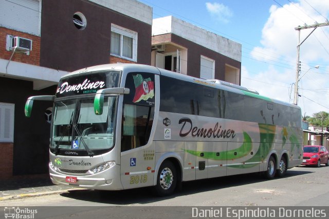 Demoliner 2013 na cidade de Tramandaí, Rio Grande do Sul, Brasil, por Daniel Espindola Dorneles. Número da foto: #5710922.