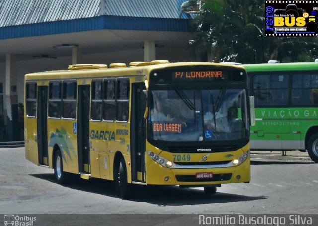 Viação Garcia 7049 na cidade de Rolândia, Paraná, Brasil, por Romílio Busólogo Silva . ID da foto: 5712937.