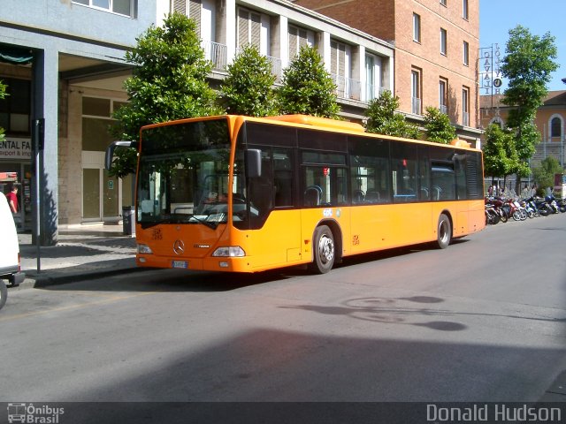 CPT - Compagnia Pisana Trasporti 7245 na cidade de Pisa, Pisa, Tuscany, Itália, por Donald Hudson. Número da foto: #5713501.