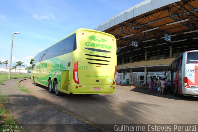 Viação Garcia 7129 na cidade de Campo Mourão, Paraná, Brasil, por Guilherme Esteves Peruzzi. ID da foto: 5722154.