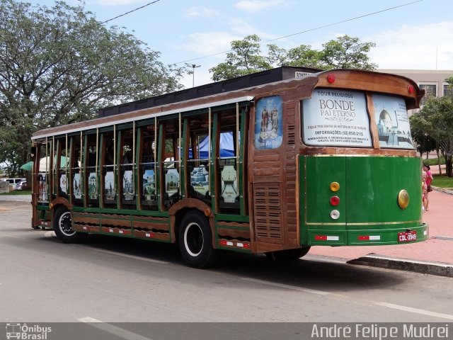 Bonde Pai Eterno 09 na cidade de Trindade, Goiás, Brasil, por André Felipe Mudrei. Número da foto: #5725311.