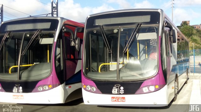 Ônibus Particulares 00 na cidade de Salvador, Bahia, Brasil, por Jessé Ferreira Gonçalves. Número da foto: #5777941.