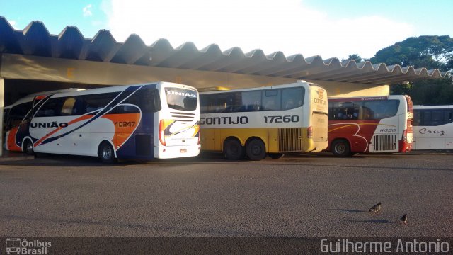 Terminais Rodoviários e Urbanos  na cidade de Araxá, Minas Gerais, Brasil, por Guilherme Antonio. Número da foto: #5800897.