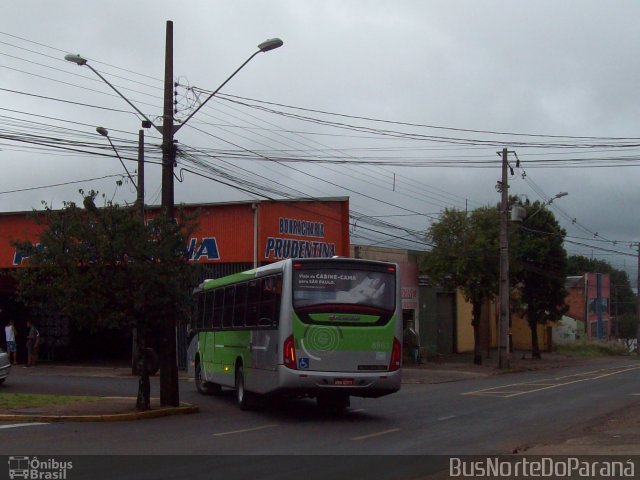 Viação Garcia 8983 na cidade de Apucarana, Paraná, Brasil, por Josino Vieira. ID da foto: 5806576.