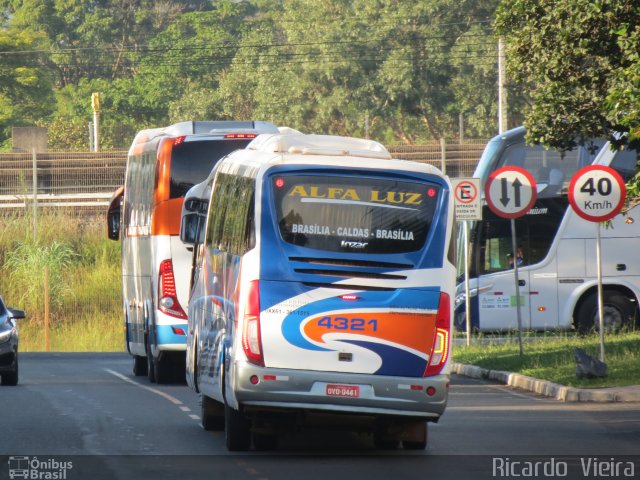 Alfa Luz Viação Transportes 4321 na cidade de Brasília, Distrito Federal, Brasil, por Ricardo Vieira. Número da foto: #5816301.