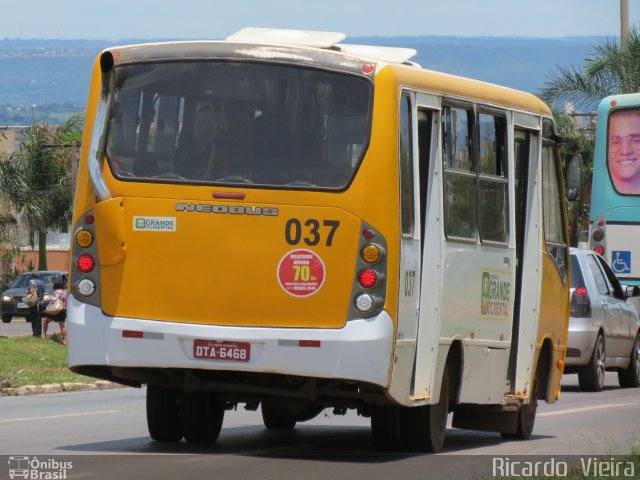 Grande Ocidental 037 na cidade de Valparaíso de Goiás, Goiás, Brasil, por Ricardo Vieira. Número da foto: #5779323.