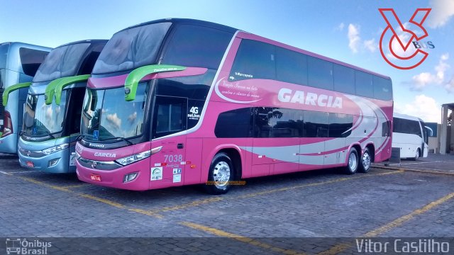 Viação Garcia 7038 na cidade de Londrina, Paraná, Brasil, por Vitor Castilho. Número da foto: #5778945.