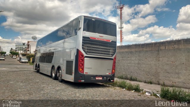 Ônibus Particulares 2013 na cidade de Caruaru, Pernambuco, Brasil, por Leon Oliver. ID da foto: 5819391.