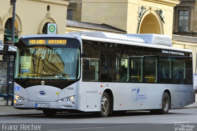 MVG - Münchner Verkehrsgesellschaft 4200 na cidade de Munich, Bavaria, Alemanha, por Franz Hecher. ID da foto: 5822641.