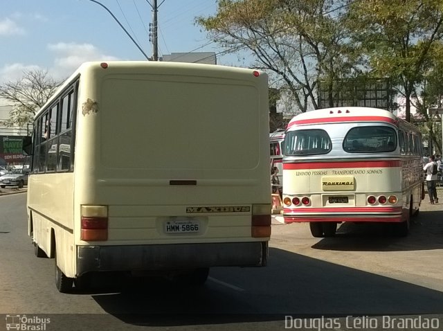 Ônibus Particulares 5866 na cidade de Divinópolis, Minas Gerais, Brasil, por Douglas Célio Brandao. Número da foto: #5825324.
