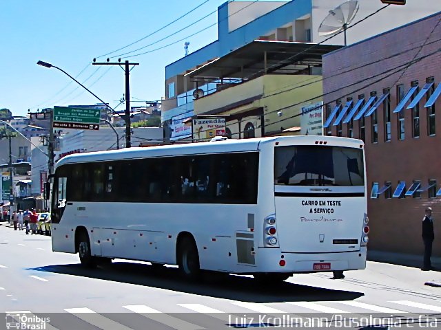 Paraibuna Transportes 001 na cidade de Juiz de Fora, Minas Gerais, Brasil, por Luiz Krolman. ID da foto: 5832296.