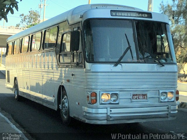Ônibus Particulares 6615 na cidade de Petrolina, Pernambuco, Brasil, por Willian Pontual. Número da foto: #5840119.