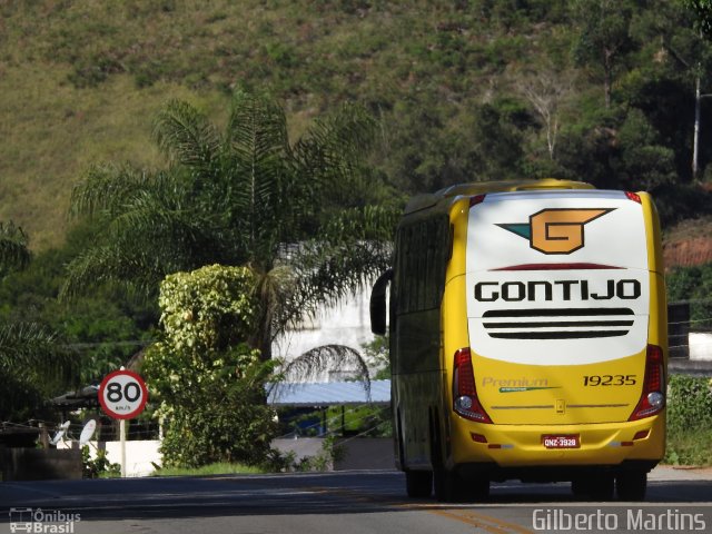 Empresa Gontijo de Transportes 19235 na cidade de Manhuaçu, Minas Gerais, Brasil, por Gilberto Martins. ID da foto: 5845517.