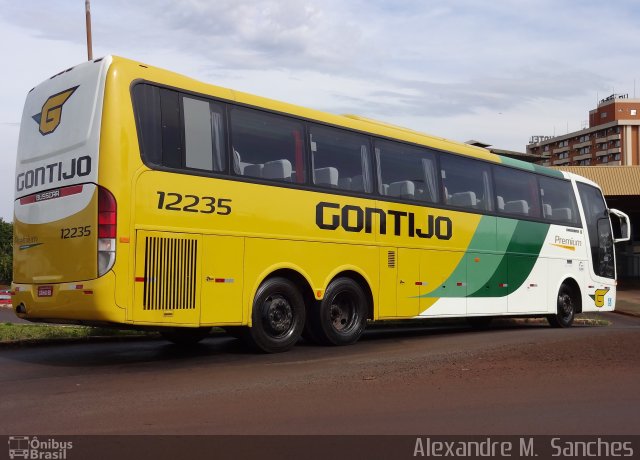 Empresa Gontijo de Transportes 12235 na cidade de Foz do Iguaçu, Paraná, Brasil, por Alexandre M.  Sanches. Número da foto: #5784623.