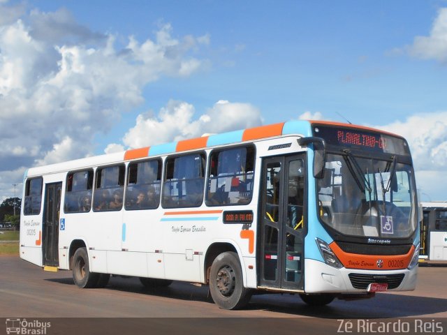 Viação Expresso Planaltina 002015 na cidade de Brasília, Distrito Federal, Brasil, por Zé Ricardo Reis. Número da foto: #5789830.
