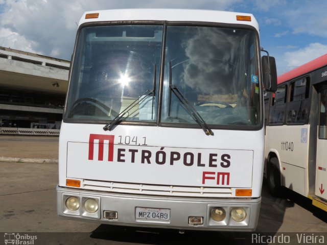 Ônibus Particulares 0489 na cidade de Brasília, Distrito Federal, Brasil, por Ricardo Vieira. ID da foto: 5793660.