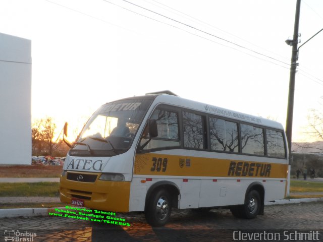 ATEG - Associados do Transporte Escolar de Gravataí 309 na cidade de Santa Maria, Rio Grande do Sul, Brasil, por Cleverton Schmitt. ID da foto: 5866269.