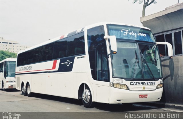 Auto Viação Catarinense 2250 na cidade de São Paulo, São Paulo, Brasil, por Alessandro de Bem Barros. ID da foto: 5872990.