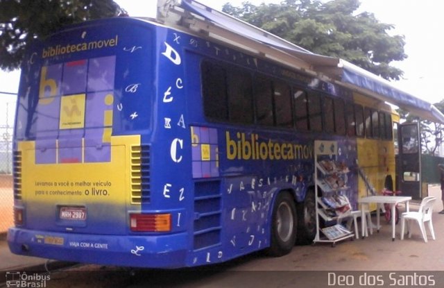 Viação Itapemirim Biblioteca Móvel na cidade de São Paulo, São Paulo, Brasil, por Deo dos Santos . ID da foto: 5878006.