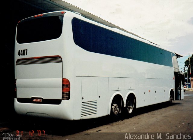 Eucatur - Empresa União Cascavel de Transportes e Turismo 4407 na cidade de Ponta Grossa, Paraná, Brasil, por Alexandre M.  Sanches. Número da foto: #5882996.