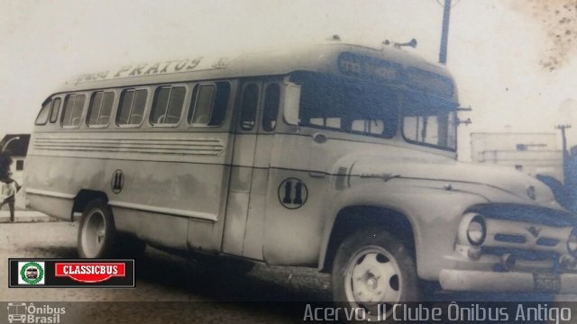 Empresa Pratos de Transportes Ltda. 11 na cidade de Santa Rosa, Rio Grande do Sul, Brasil, por Marcos Jeremias. Número da foto: #5880305.