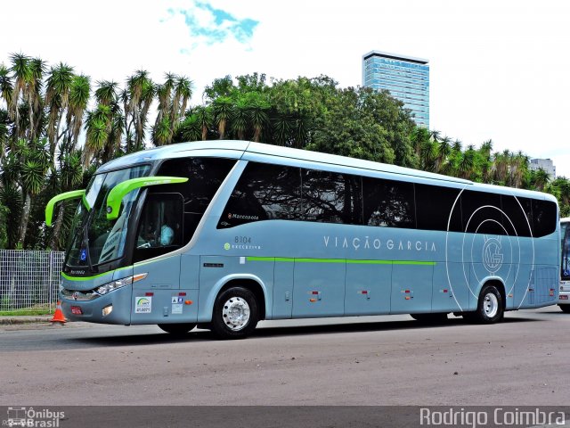 Viação Garcia 8104 na cidade de Curitiba, Paraná, Brasil, por Rodrigo Coimbra. Número da foto: #5850811.