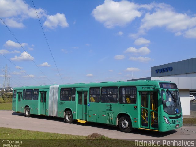 Expresso Azul JB607 na cidade de Curitiba, Paraná, Brasil, por Reinaldo Penha. ID da foto: 5896175.