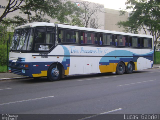 Três Pássaros Turismo 9002 na cidade de Teresina, Piauí, Brasil, por Lucas Gabriel. ID da foto: 5897745.