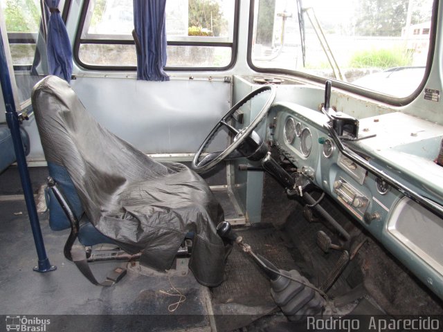 Ônibus Particulares 0071 na cidade de Conselheiro Lafaiete, Minas Gerais, Brasil, por Rodrigo  Aparecido. Número da foto: #5858639.